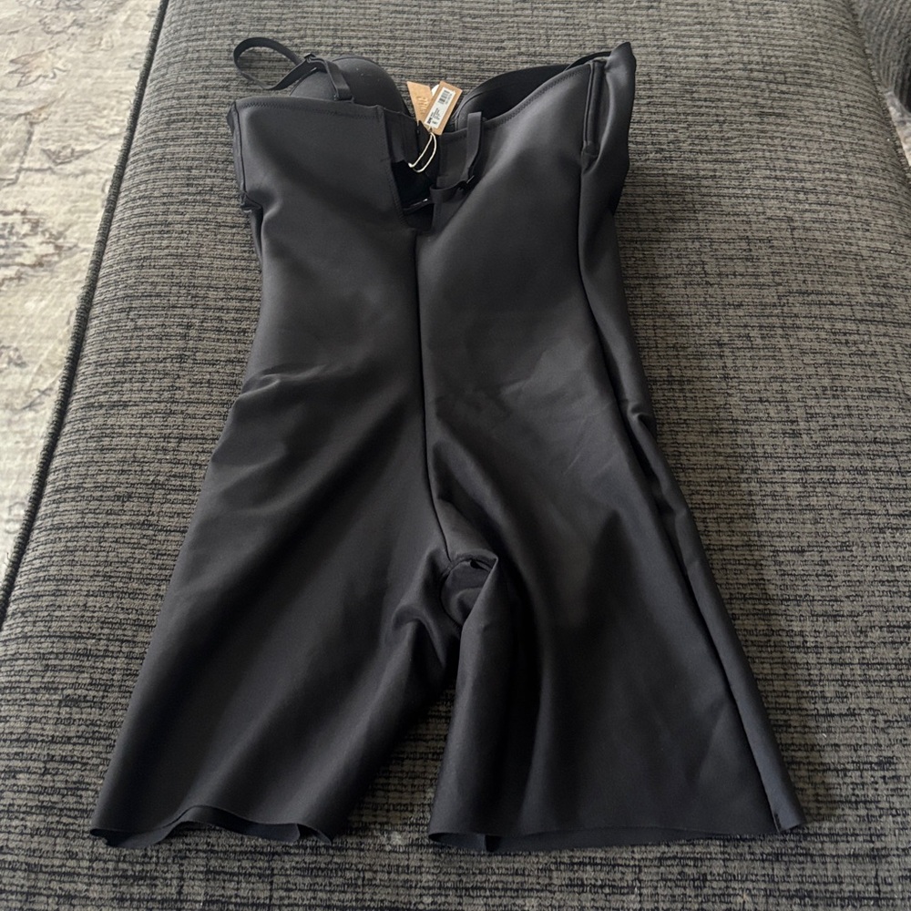 SKIMS Body CS underwire mid thigh $138 value - Picture 2 of 4
